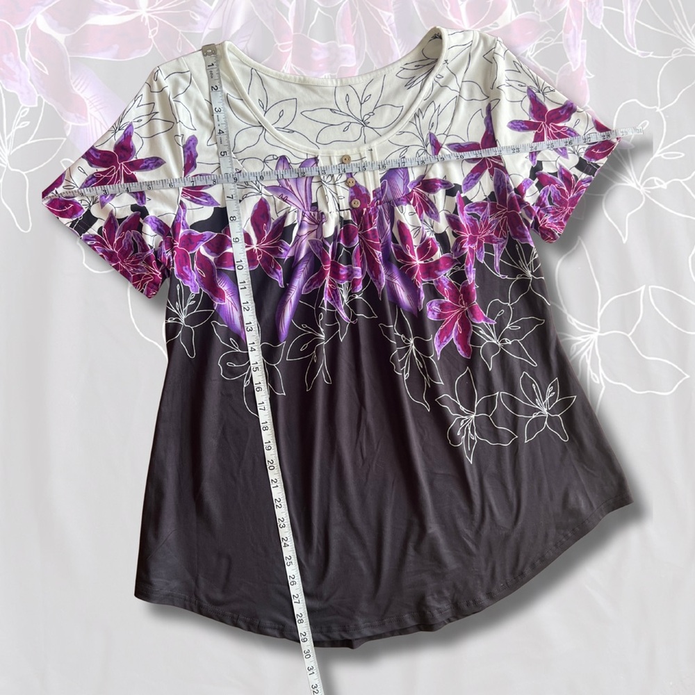 Floral Black and White Short Sleeve Top - Picture 3 of 6